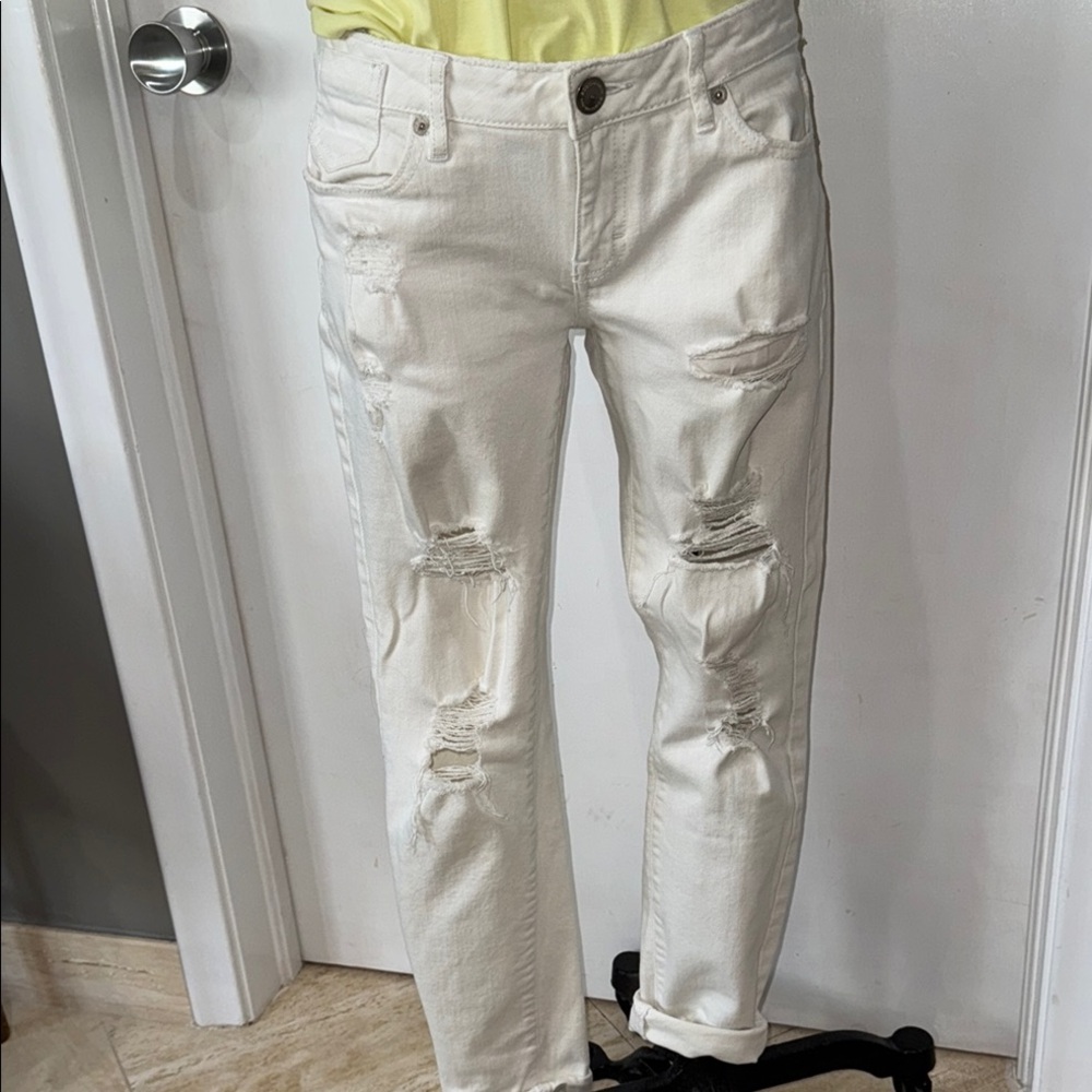BCBGeneration White Boyfriend Jeans Distressed Relaxed Fit